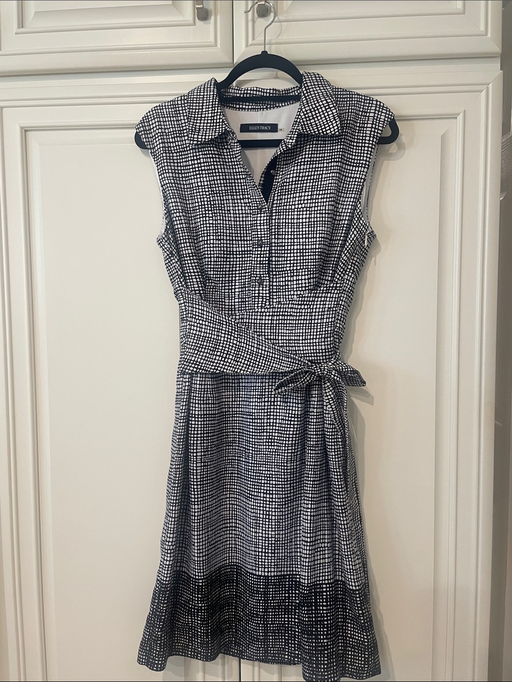 Ellen Tracy Black & White Sleeveless Shirt Dress with Tie Waist, size 10